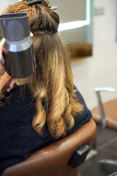 Coiffeur pour mèches ouvert entre midi et 14h à Lyon