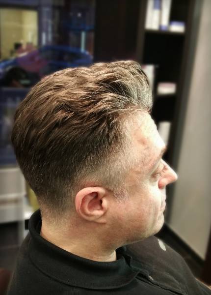 Coupe Pompadour coiffeur homme à Lyon