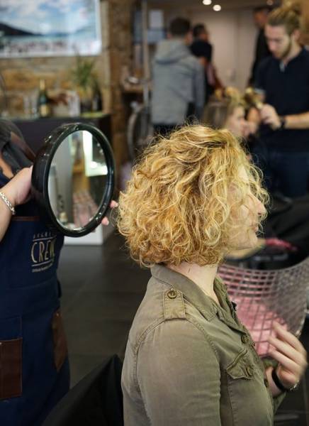 coupe au carré cheveux bouclé Lyon