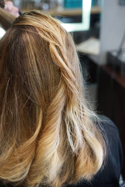 Balayage cheveux, technique AirTouch à Lyon